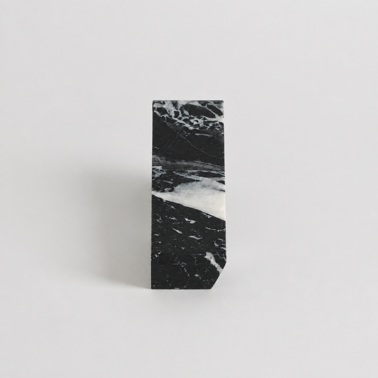 BLACK & WHITE VEIN MARBLE