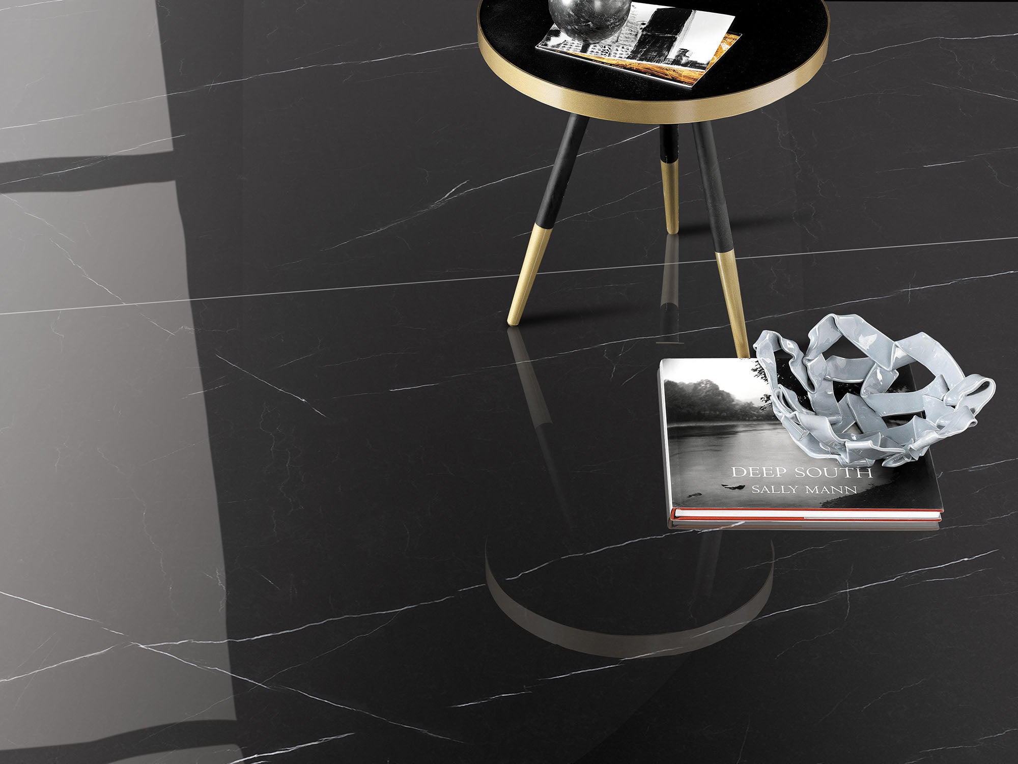 GRAINED BLACK AND WHITE ROOTS